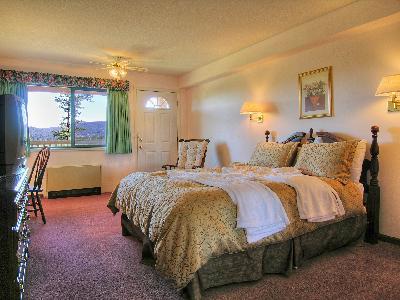 Lodge Spruce Hill &